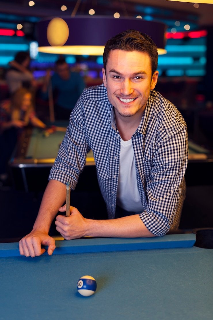 Hand ranking and payout display on astro38